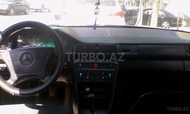 Mercedes E 200 1988, 300,000 km - 2.0 l - Bakı