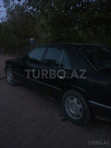 Mercedes E 250 1991, 200,000 km - 2.5 l - Naxçıvan
