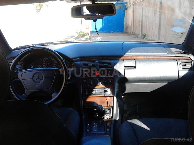 Mercedes E 200 1996, 330,926 km - 2.0 л - Bakı