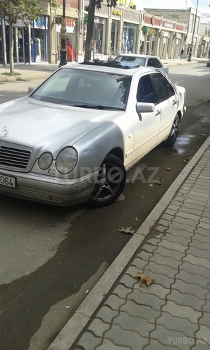 Mercedes E 240 1998, 260,000 km - 2.4 l - Gəncə