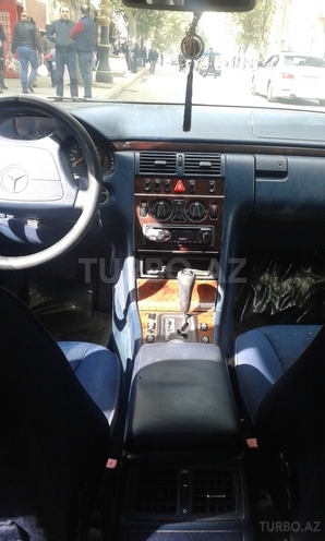Mercedes E 240 1998, 260,000 km - 2.4 l - Gəncə