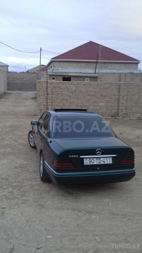 Mercedes E 220 1995, 299,820 km - 1.5 l - Bakı