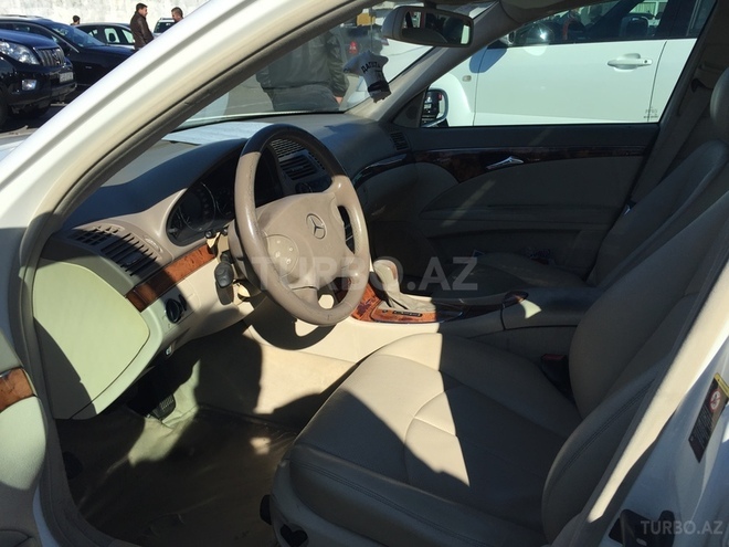Mercedes E 240 2003, 194,500 km - 2.6 l - Bakı