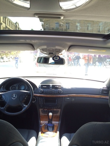 Mercedes E 220 2002, 236,000 km - 2.2 l - Bakı