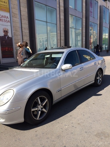 Mercedes E 220 2002, 236,000 km - 2.2 l - Bakı