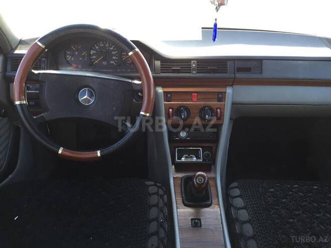 Mercedes E 250 1991, 250,000 km - 2.5 l - Sumqayıt