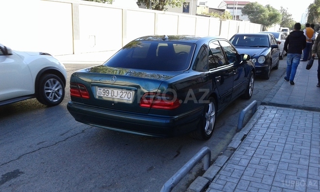 Mercedes E 270 2000, 239,000 km - 2.7 l - Bakı