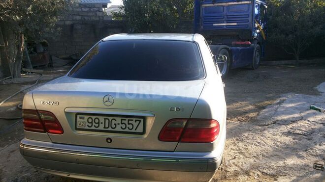 Mercedes E 270 2000, 270,824 km - 2.7 l - Bakı