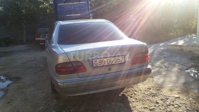 Mercedes E 270 2000, 270,824 km - 2.7 l - Bakı