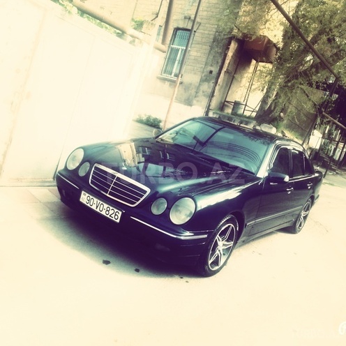 Mercedes E 220 2001, 256,000 km - 2.2 l - Bakı
