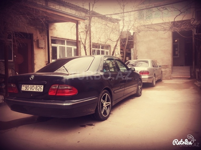 Mercedes E 220 2001, 256,000 km - 2.2 l - Bakı