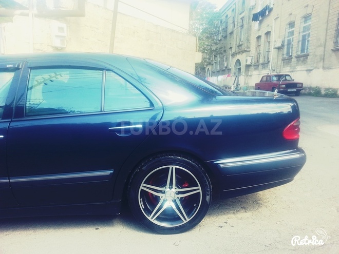 Mercedes E 220 2001, 256,000 km - 2.2 l - Bakı