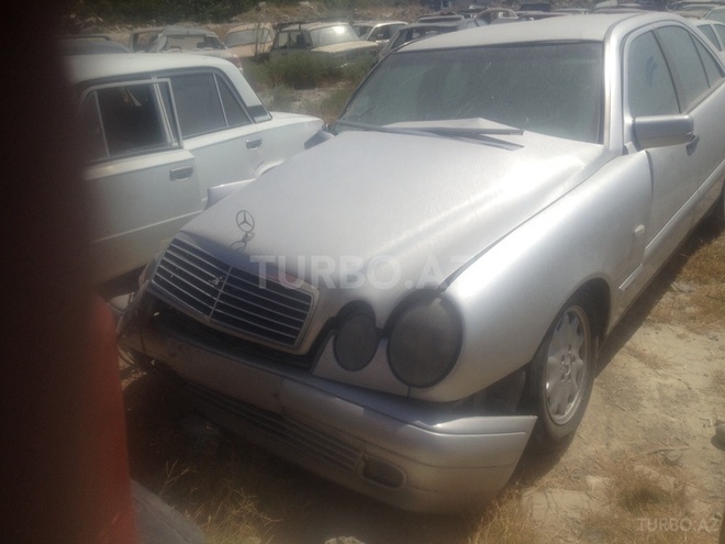 Mercedes E 230 1995, 290,000 km - 0.2 л - Bakı