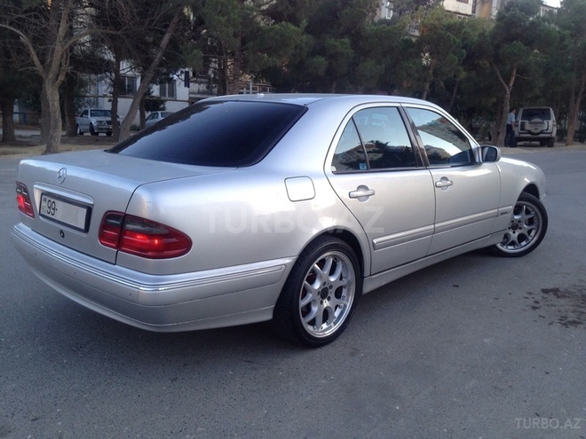 Mercedes E 220 2000, 245,000 km - 2.2 l - Bakı