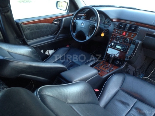 Mercedes E 220 2000, 245,000 km - 2.2 l - Bakı