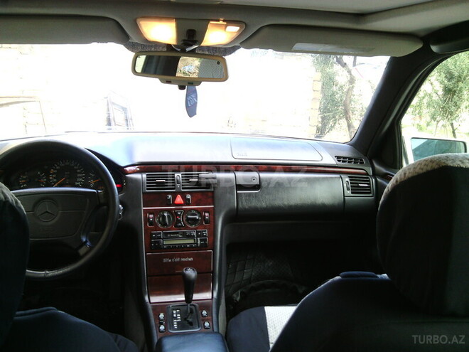Mercedes E 200 1997, 255,000 km - 2.0 l - Bakı