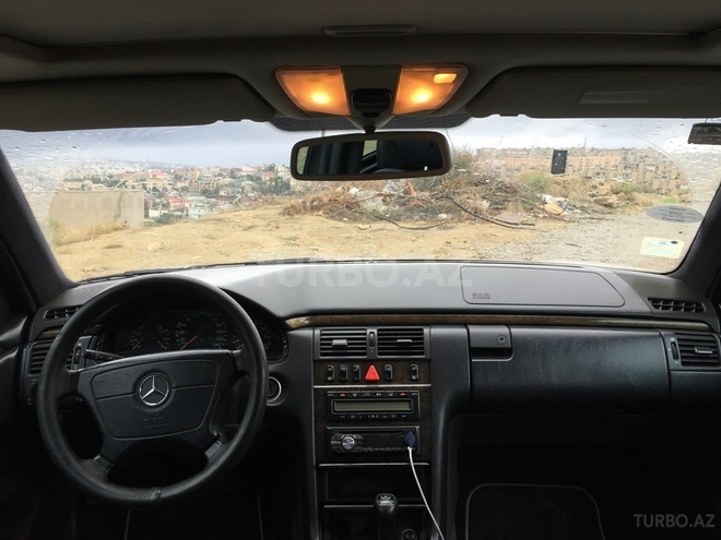 Mercedes E 240 1998, 320,000 km - 2.4 l - Bakı