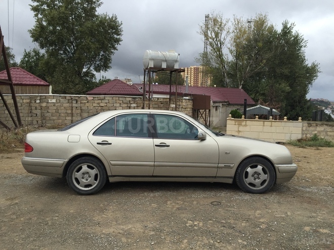 Mercedes E 240 1998, 320,000 km - 2.4 l - Bakı
