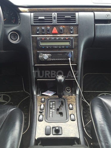 Mercedes E 240 1998, 320,000 km - 2.4 l - Bakı