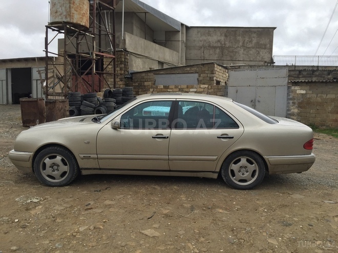 Mercedes E 240 1998, 320,000 km - 2.4 l - Bakı