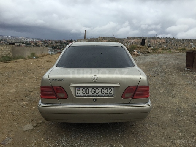 Mercedes E 240 1998, 320,000 km - 2.4 l - Bakı
