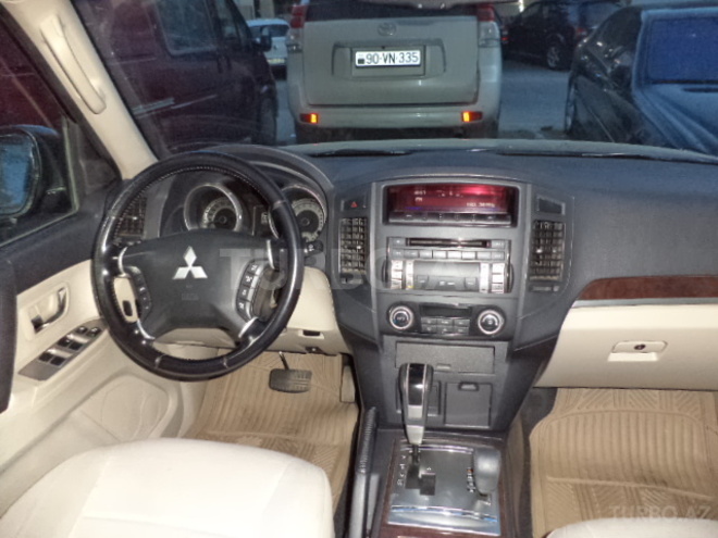 Mitsubishi Pajero 2011, 139,500 km - 3.5 л - Bakı