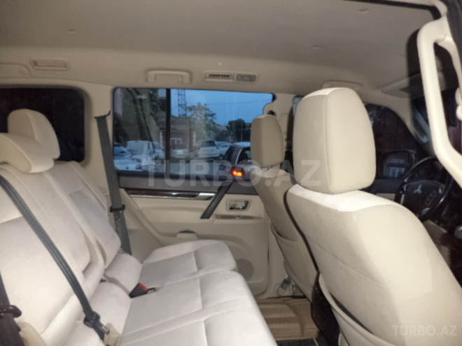 Mitsubishi Pajero 2011, 139,500 km - 3.5 л - Bakı