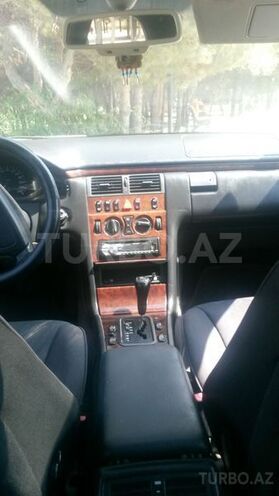 Mercedes E 200 1997, 290,000 km - 2.0 l - Sumqayıt