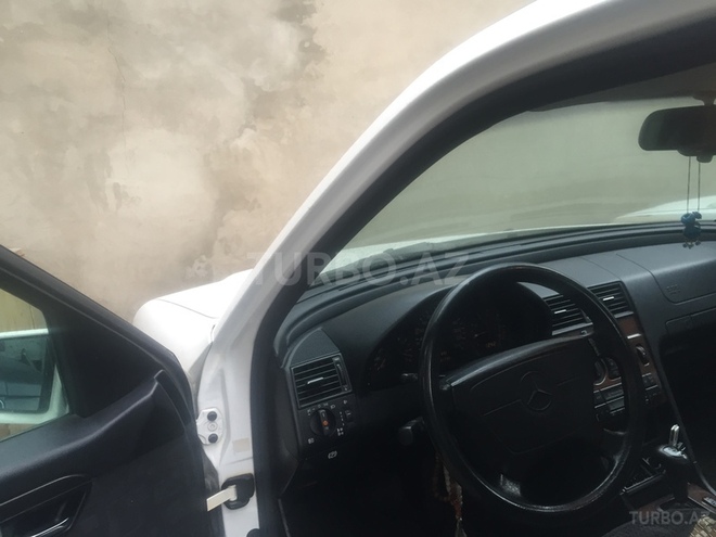 Mercedes C 180 1996, 302,000 km - 1.8 l - Bakı