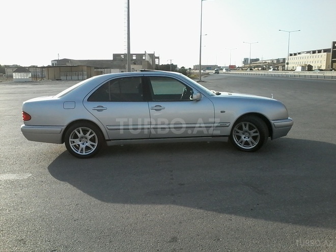 Mercedes E 230 1996, 282,300 km - 2.3 л - Sumqayıt