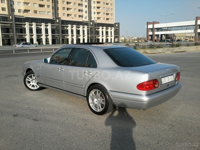 Mercedes E 230 1996, 282,300 km - 2.3 л - Sumqayıt
