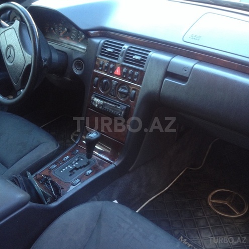 Mercedes E 230 1996, 236,500 km - 2.3 l - Bakı