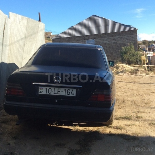Mercedes E 200 1993, 182,000 km - 2.0 l - Bakı