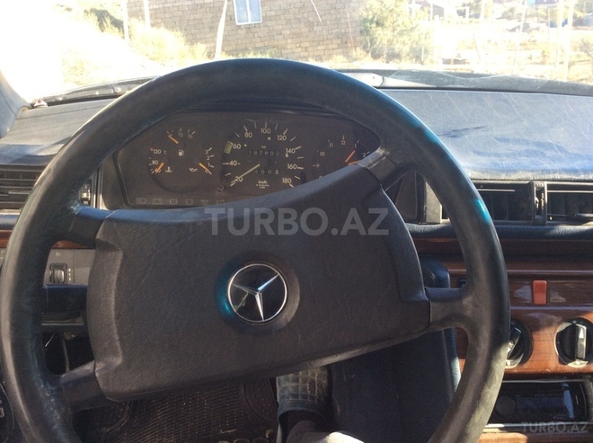 Mercedes E 200 1993, 182,000 km - 2.0 l - Bakı