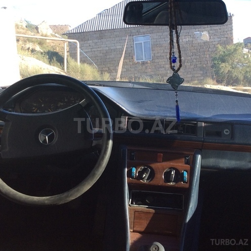 Mercedes E 200 1993, 182,000 km - 2.0 l - Bakı