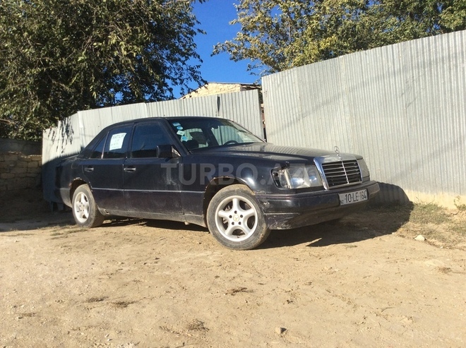 Mercedes E 200 1993, 182,000 km - 2.0 l - Bakı