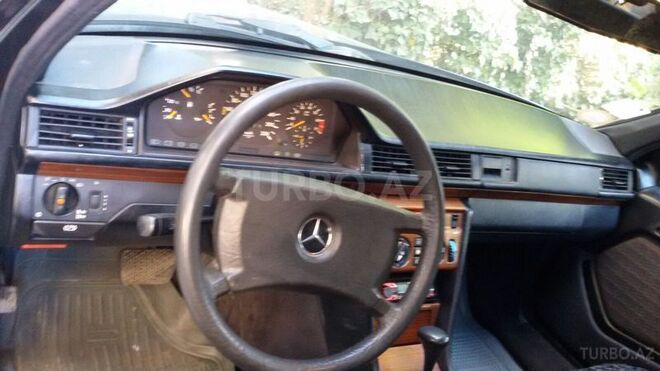 Mercedes E 200 1990, 286,000 km - 2.0 l - Bakı