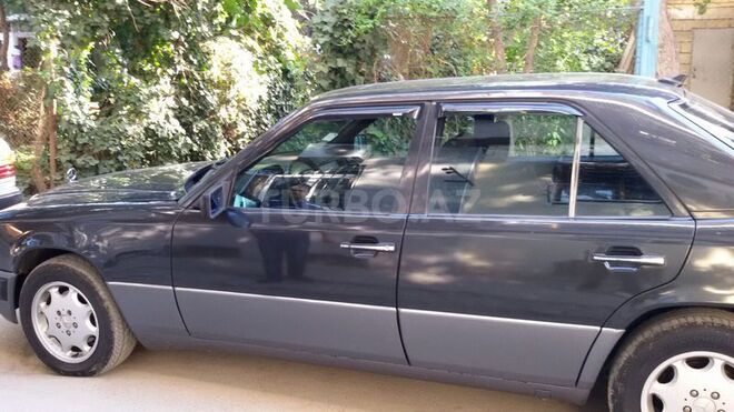 Mercedes E 200 1990, 286,000 km - 2.0 l - Bakı