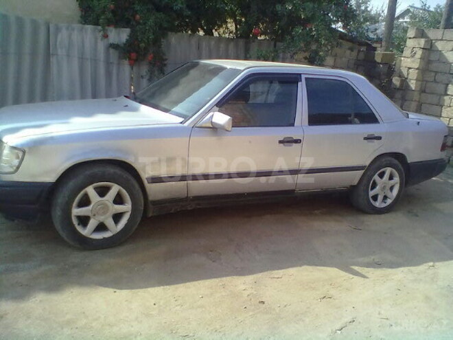 Mercedes E 230 1987, 388,000 km - 2.3 l - Bakı