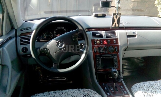 Mercedes E 220 2001, 240,000 km - 2.2 l - Bakı