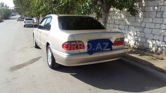 Mercedes E 220 2000, 264,000 km - 2.2 l - Bakı