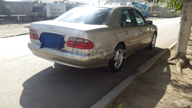 Mercedes E 220 2000, 264,000 km - 2.2 l - Bakı