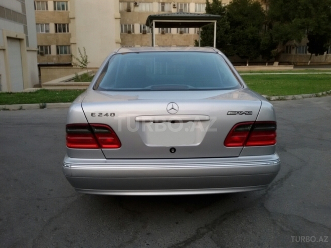 Mercedes E 240 2001, 203,000 km - 2.6 л - Bakı