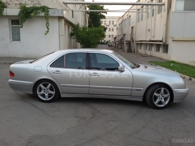 Mercedes E 240 2001, 203,000 km - 2.6 л - Bakı