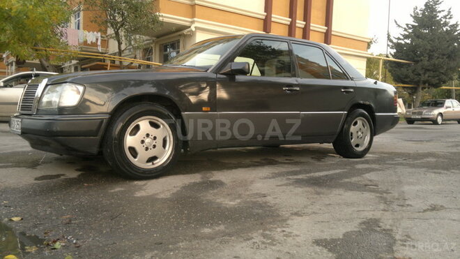 Mercedes E 260 1990, 370,760 km - 2.6 л - Bakı