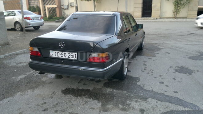 Mercedes E 260 1990, 370,760 km - 2.6 л - Bakı