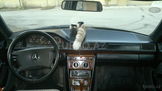 Mercedes E 260 1990, 370,760 km - 2.6 л - Bakı