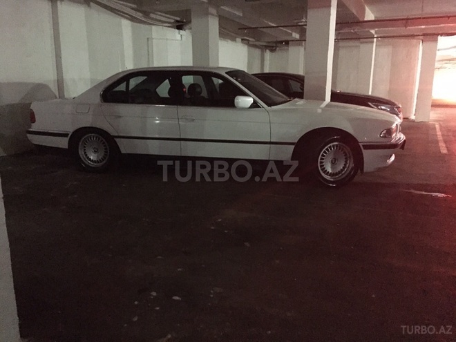 BMW 740 1998, 298,000 km - 4.4 л - Bakı