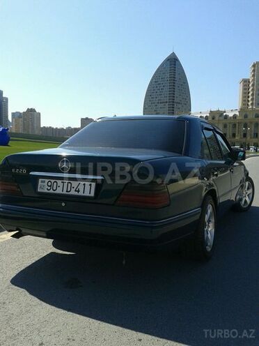 Mercedes E 220 1995, 298,990 km - 2.2 l - Bakı