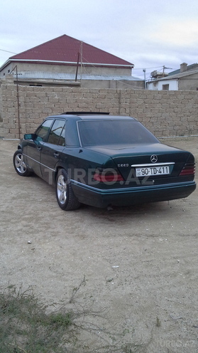 Mercedes E 220 1995, 298,990 km - 2.2 l - Bakı